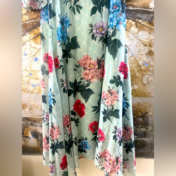 Stunning sea green Cold Shoulder, drape sleeve AND HIGH LOW DRESS! - Picture 5 of 6